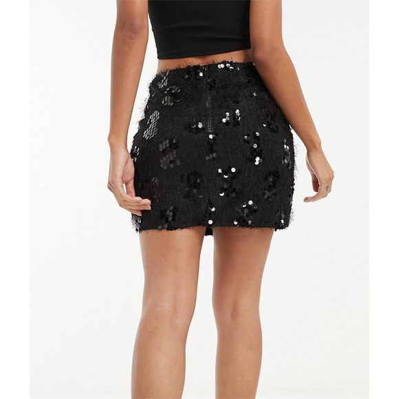 ASOS DESIGN Fluffy sequin mini skirt - Picture 2 of 4